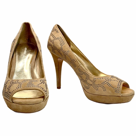 2/$50 - Antonio Menali Nude Leather w/Studs Pumps - Picture 11 of 16